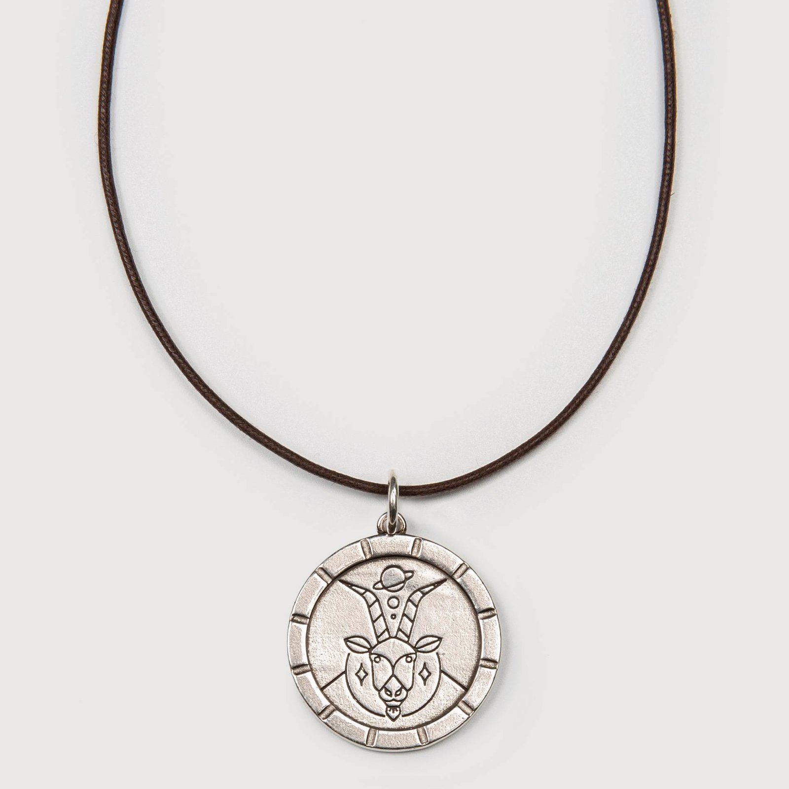 collaret cuir medalla gran plata 10 Capricornio Medalla plata grande
